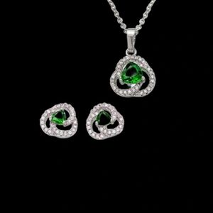 Beautiful Verde Trillion Necklace PLUS Earrings
